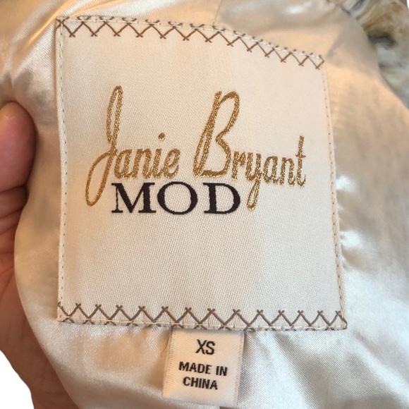 Janie Bryant Faux Fur Capelet size XS - Picture 3 of 16